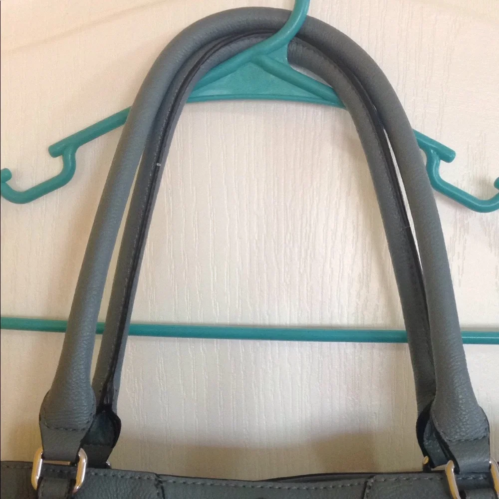 🎉Price Drop! Simply Vera Grayish-Blue Purse